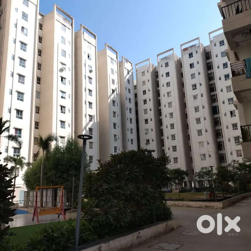 2 bhk flat sharing bases 1room already equiped and one room are vacant