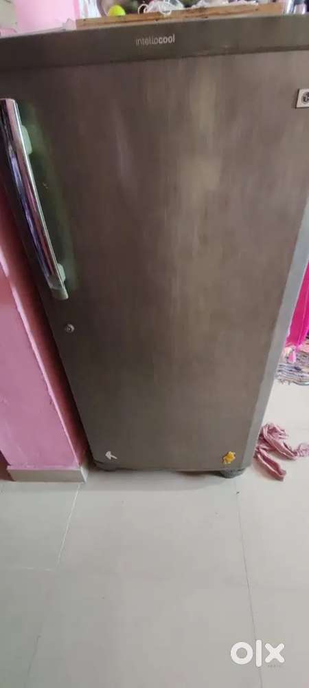 Fridge second hand showroom +/+