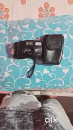 THIS IS AN CAMERA OF YASHICA GOOD IN CONDITION of 2000,s