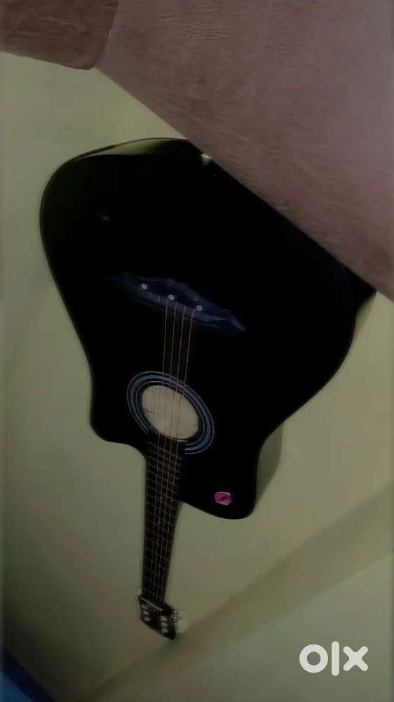 Intern 38c guitar new condition with all accessories