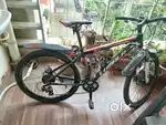 21 gears,5 year old, kept very nicely.sparingly used