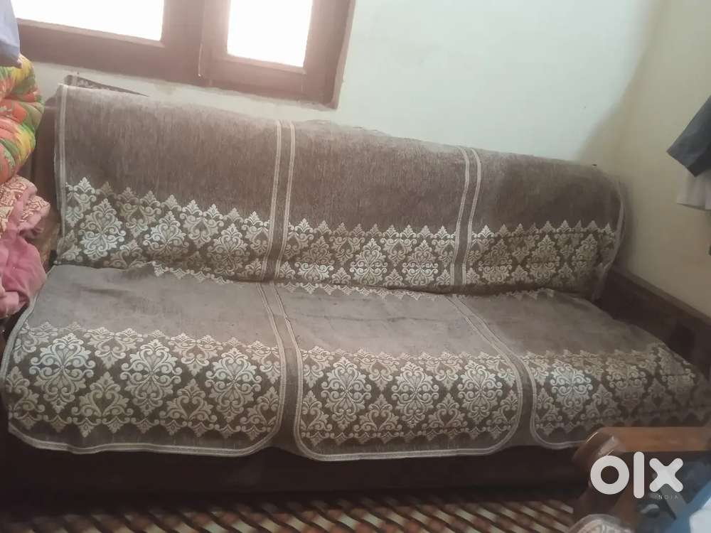 5 seater sofa set ,with wooden table