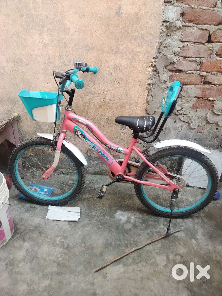 Girl cycle