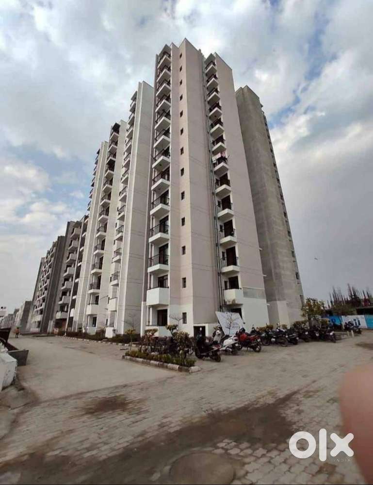 Ready to Move 3bhk flat for Sale in Gated Society in Zirakpur