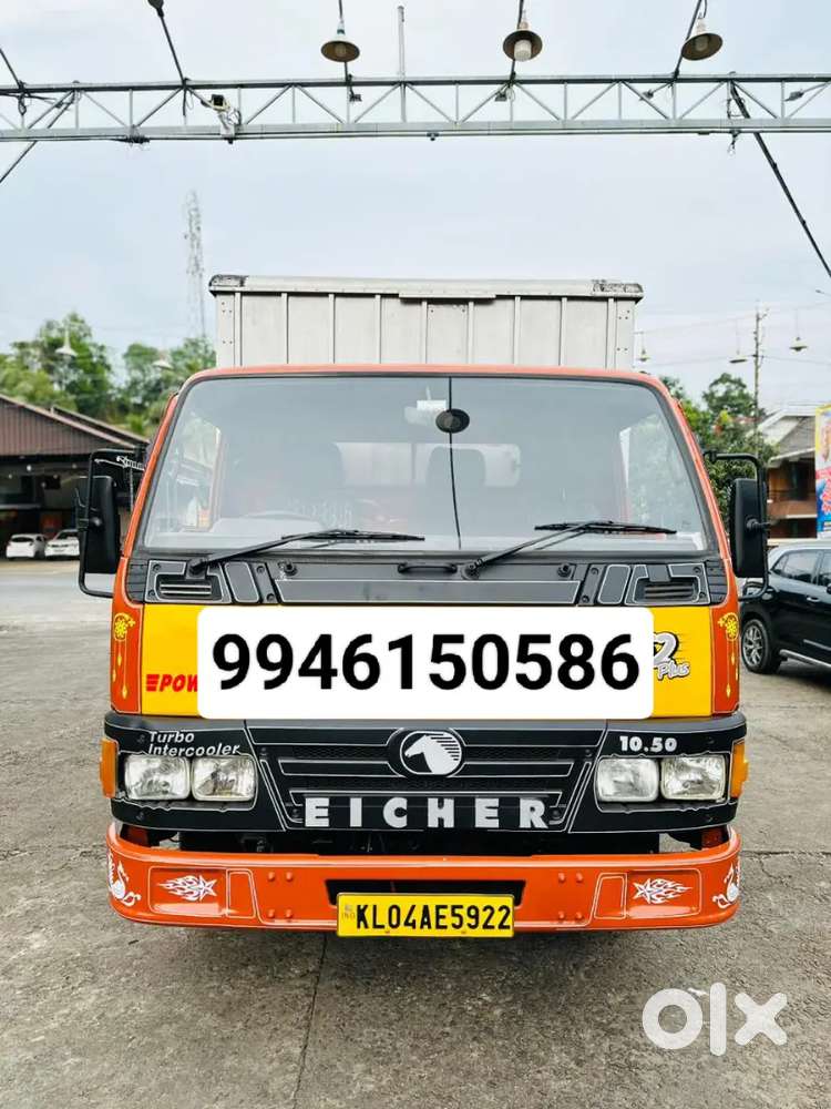 EICHER 10.50. 12.5FT. COVERED BODY