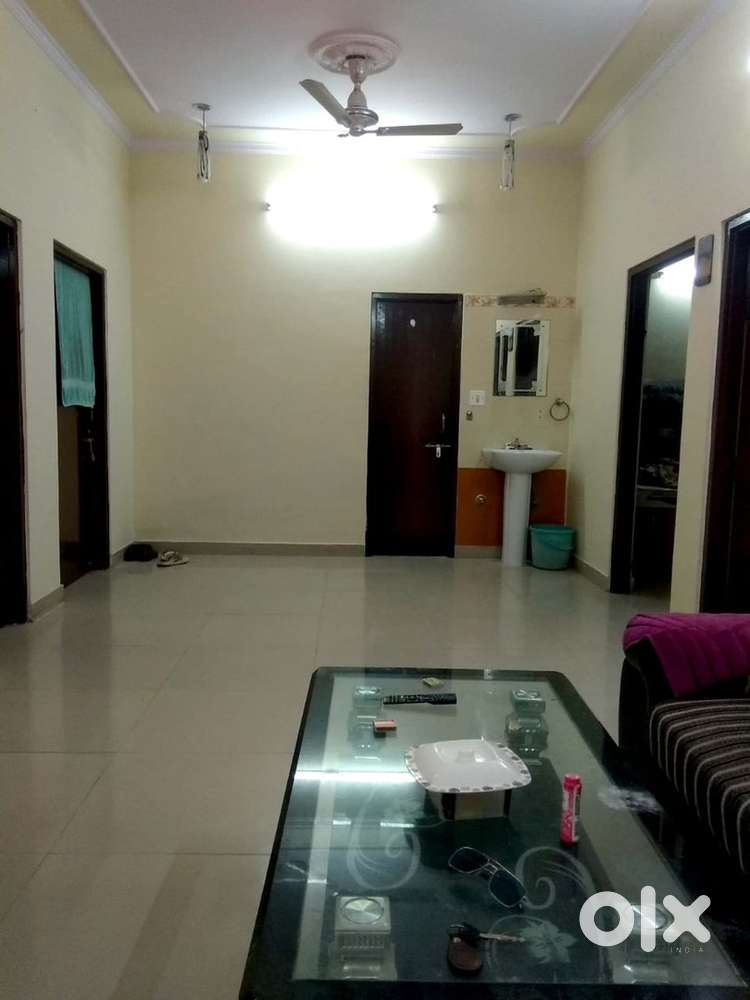 Requirement of flatmates