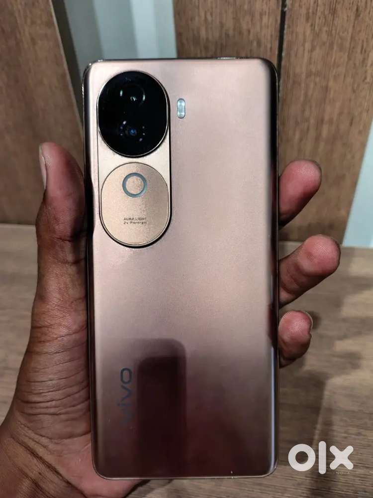 Vivo v40e smartphone