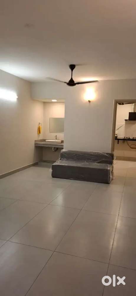 Premium 2BHK Semifurnished Flat near MGM School & INFOSYS