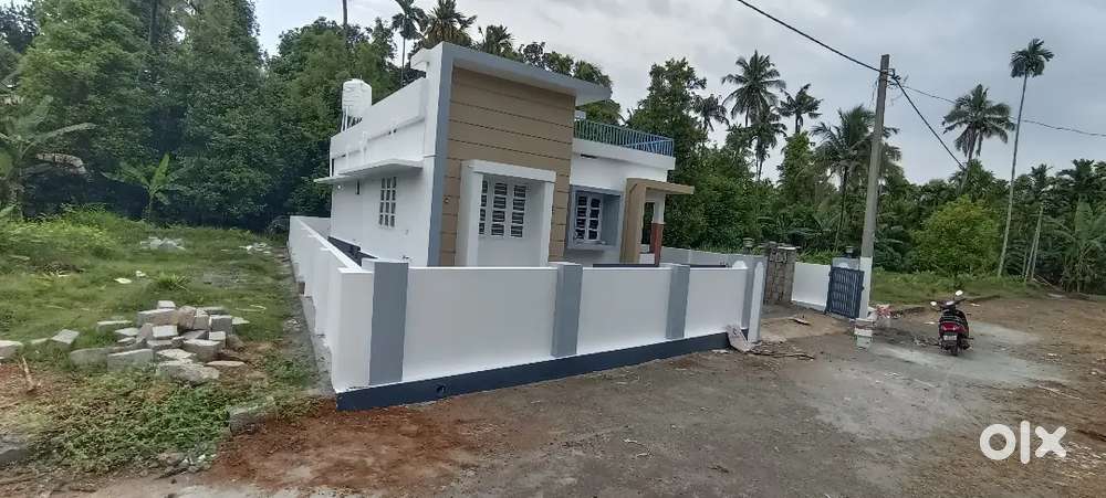 അങ്കമാലിയിൽ കുറഞ്ഞ വിലയിൽ 4 മുതൽ പ്പോട്ടുകൾ 1,80,000