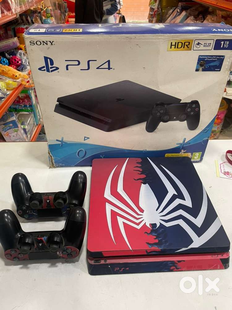 Sony Playstation 4 1TB with 2 Controllers and 30 games