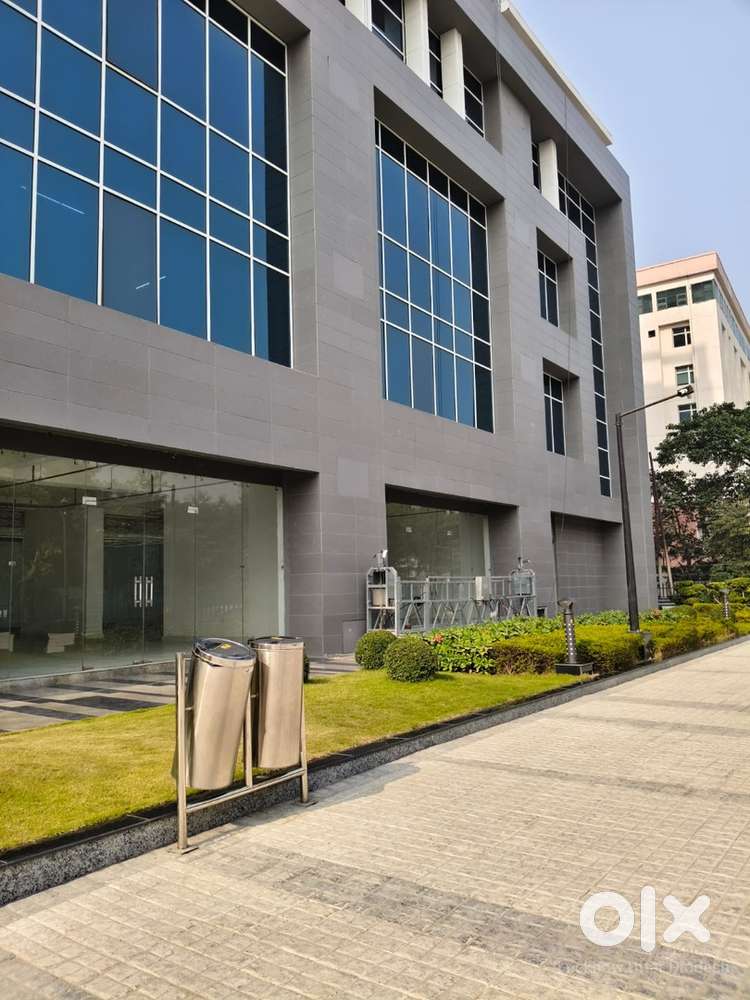 Pre Leased Shop For Sale in Vibhuti Khand Gomtinagar