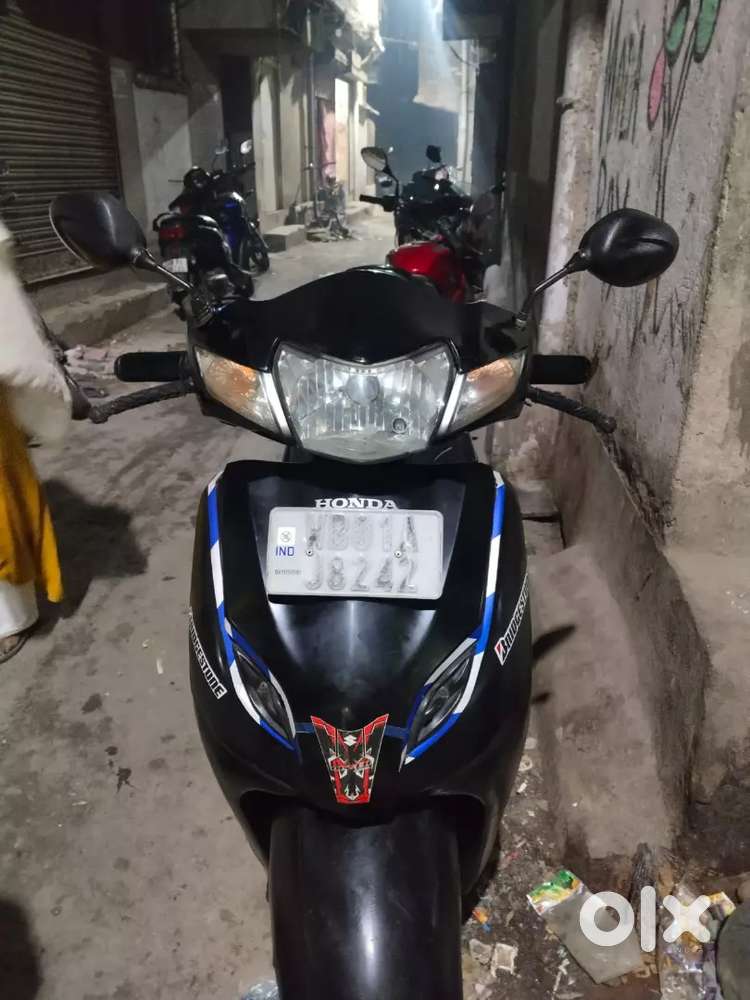 Salling Honda activa 3g black colar