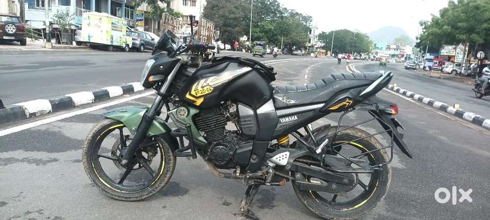 YAMAHA FZS HIGH SPARKEL GREEN
WELL MAINTAINED 
ALL PAPER INFORCE