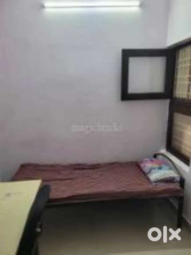 Room on rent in Rs. 2500 madh island