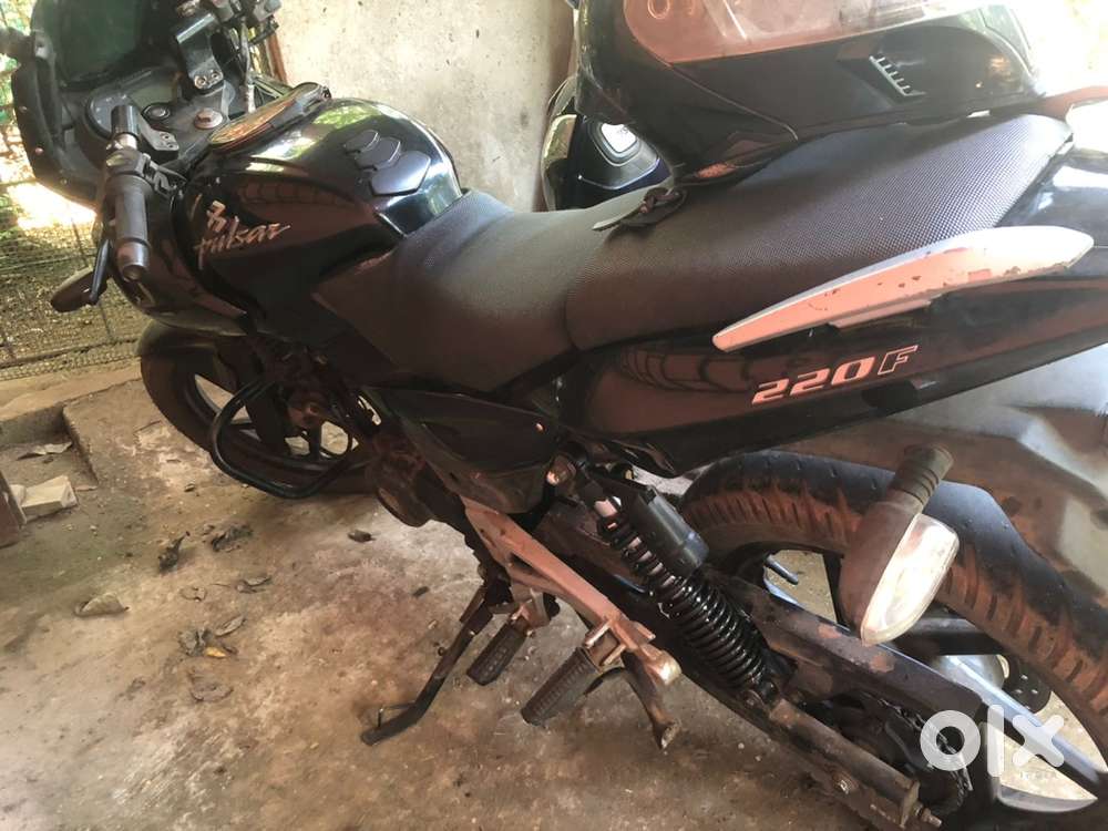 Bajaj 220 urgent  for sale price slightly negotiable