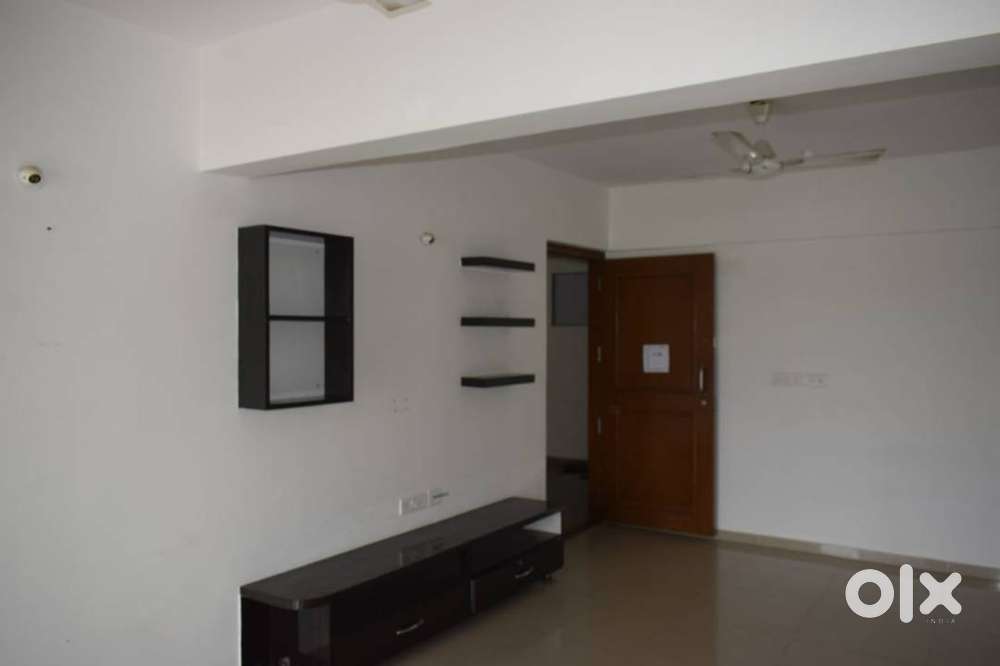 2bhk semi-furnished recently painted well ventilated in Gunjur Varthur