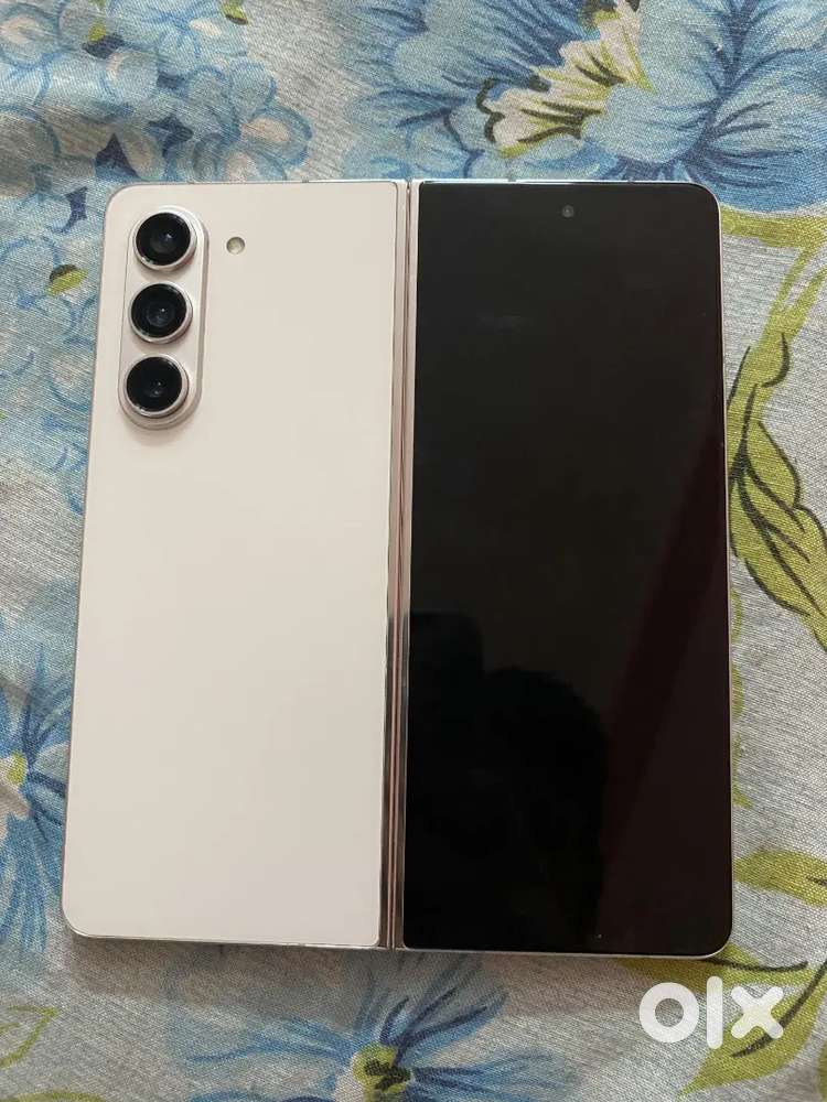 Samsung galaxy Z fold5 12/512 super mint condition