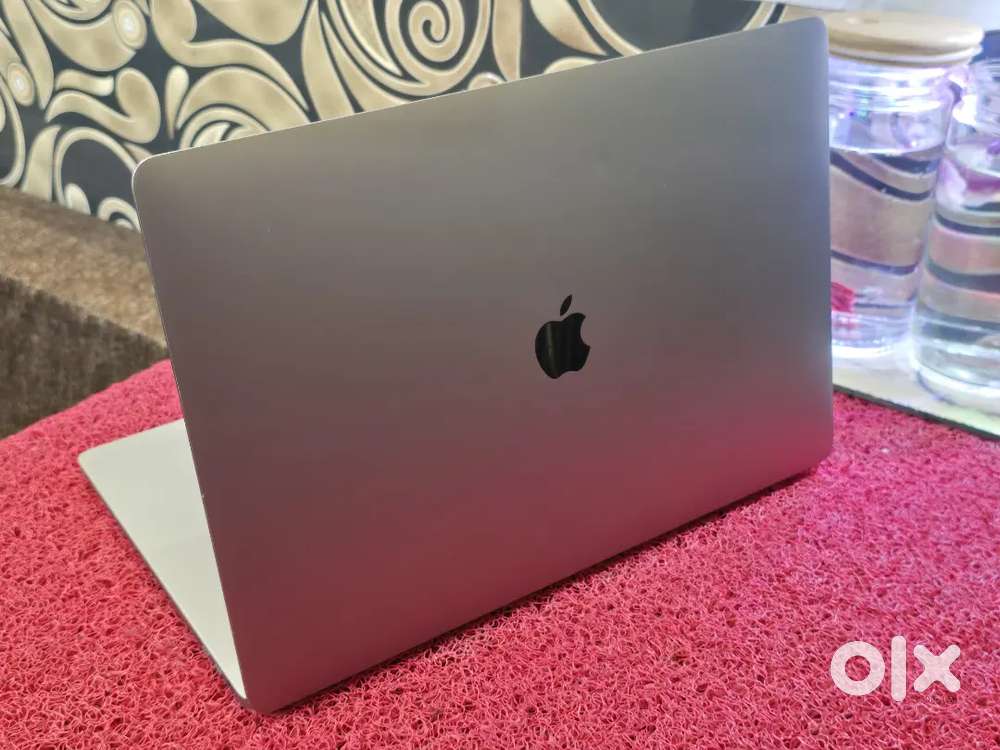 Apple Macbook Pro 2020 i7 16gb 512gb 5.5gb Graphics 16inch Retina