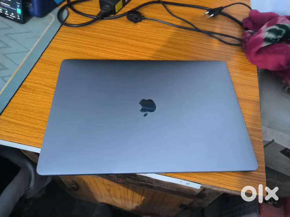 MacBook Pro 15 (2017)  i7  16GB RAM  512GB SSD  Excellent