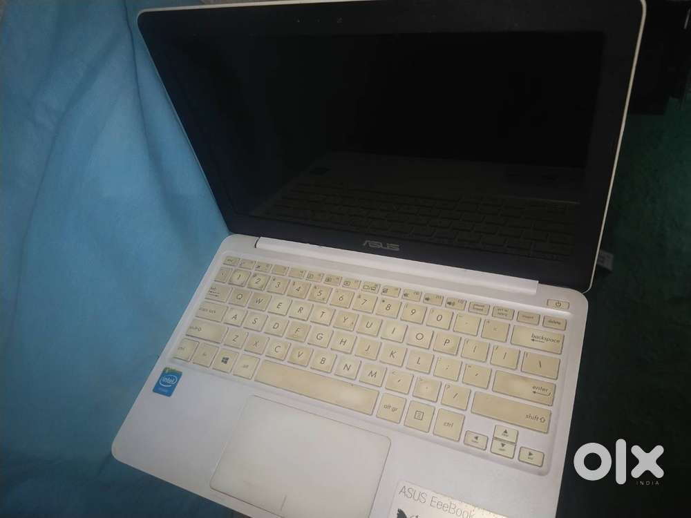 Asus laptop 2GB Ram 32 GB Rom