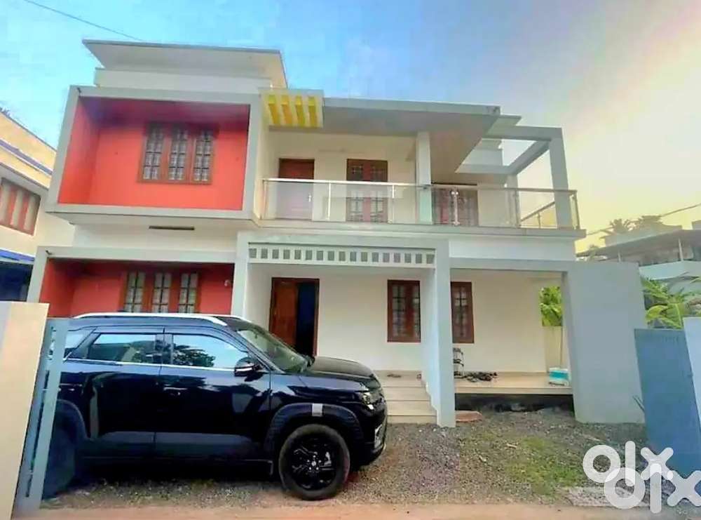 House near Cherthala police station Nh 350 mtr 4 BHK