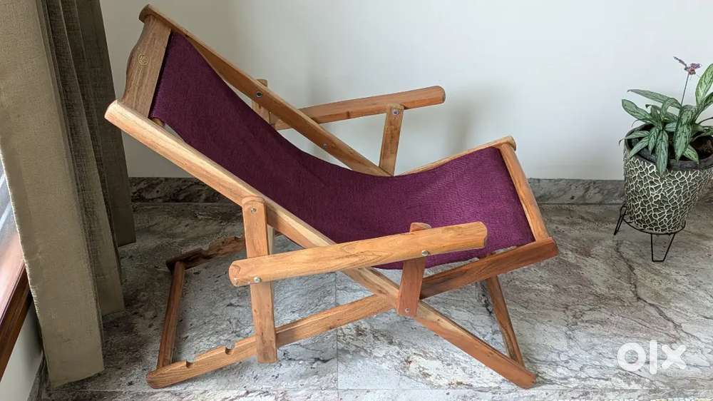 Teak wood easy chair with arm rest