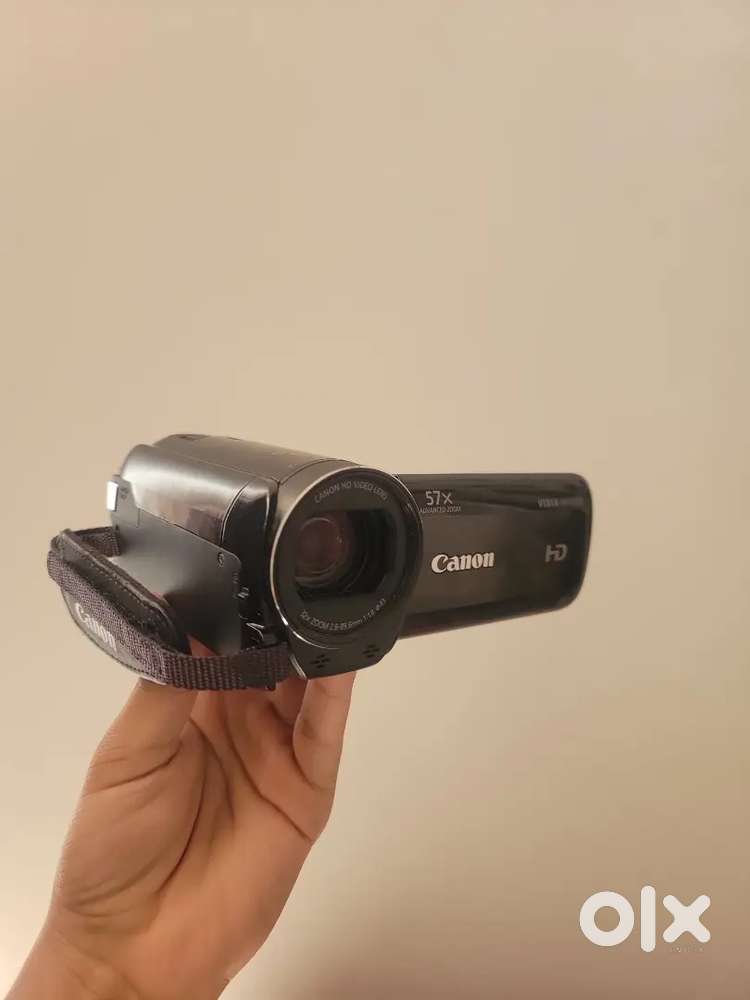 Canon VIXIA HFR700 Full HD Camcorder (57x advanced zoom )