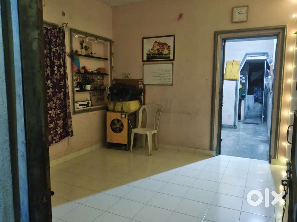 We needed two girl roomates