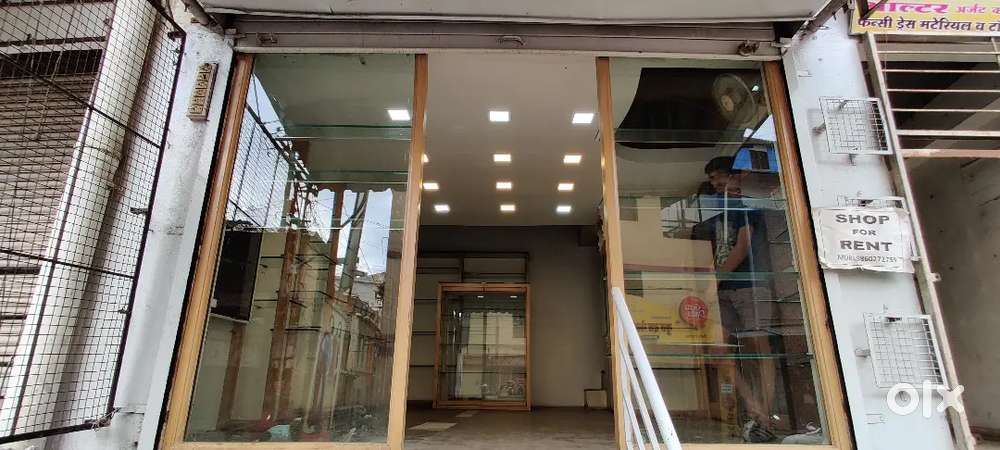 महाद्वार रोड जवळ, सुसज्ज फर्निचरसह दुकानगाळा भाड्याने देणे आहे.