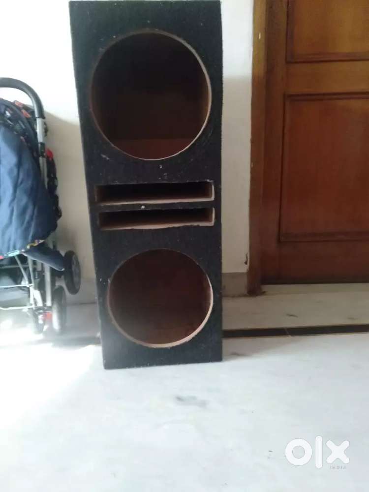 Dual subwoofer box