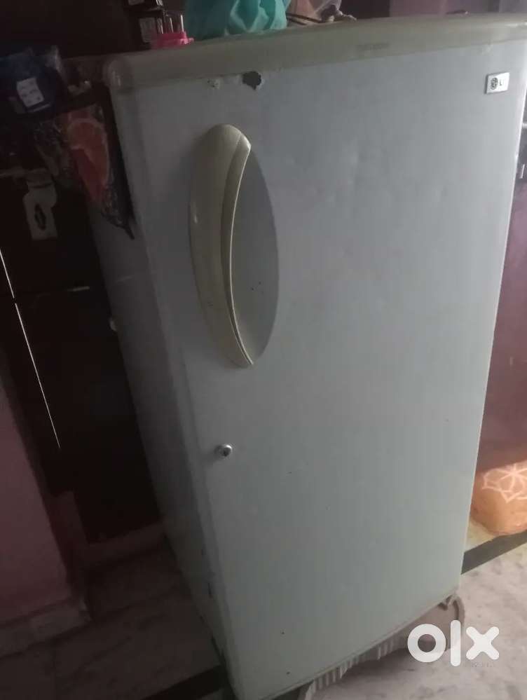 Very beautiful condition mini fridge please contact