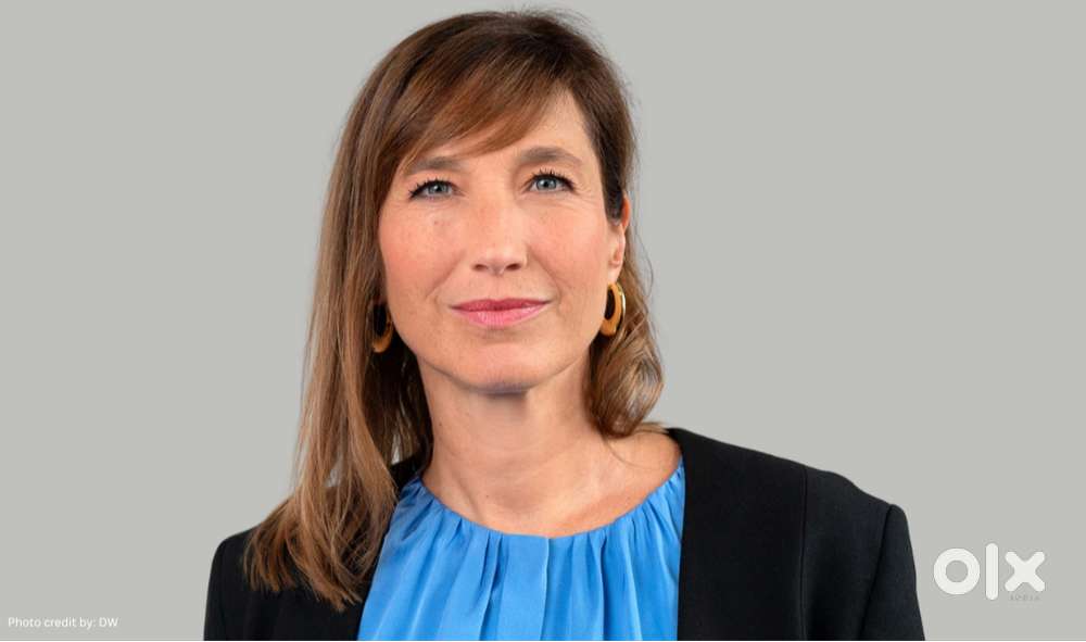 FEMALE CUSTOMER CARE MANGER