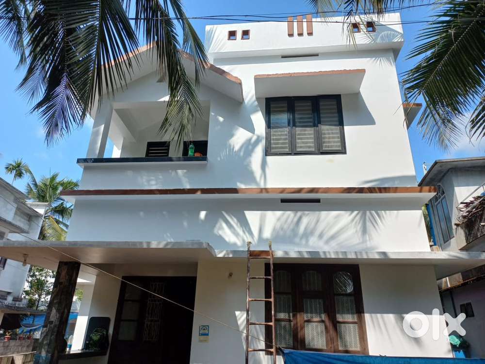 Perumanna 4 Cent 5 Bed House