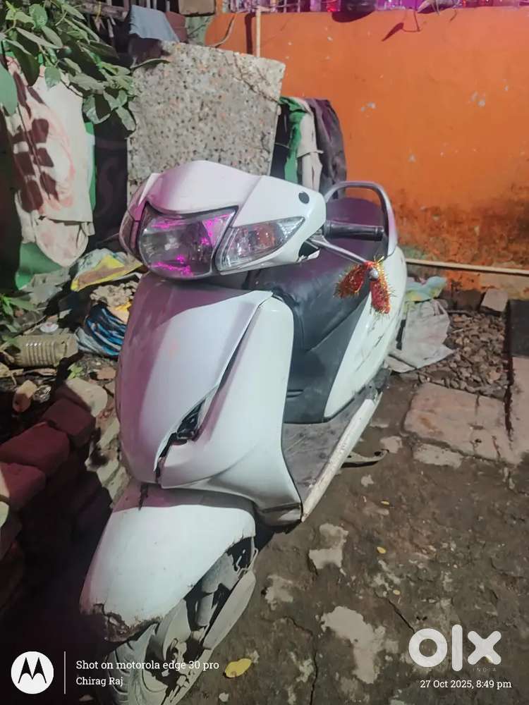 Bahot kam chala hai , mileage bahot achcha hai 45-50 saara paper ok