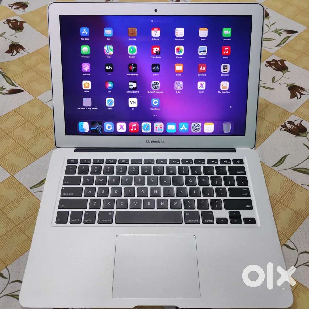 Macbook Air A1466 (Like New)