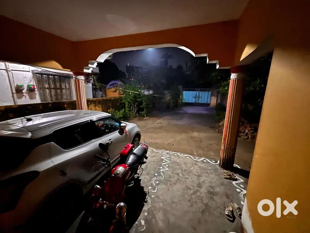 Beautiful interiors with a large parking area fully tiled floor