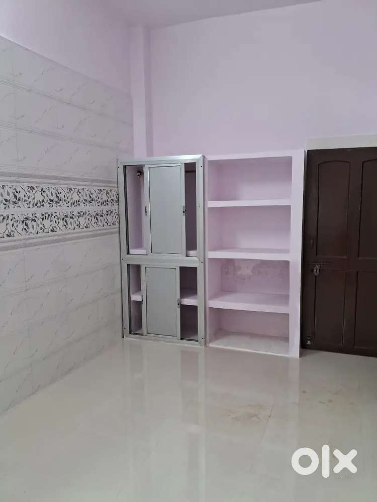 2-BHK 1 BATHROOM .ONLY FOR FAMILY.