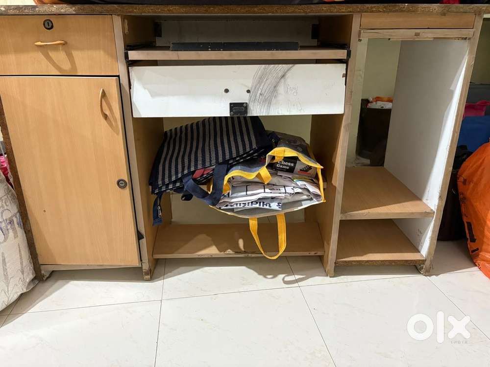 Computer table