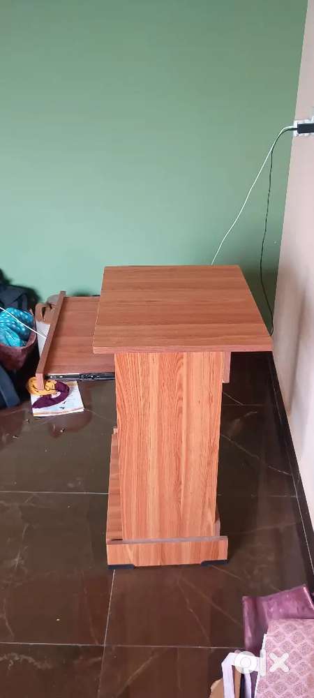Computer table