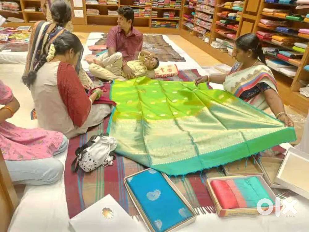 SAREE, SUITE PACKING FOR SOME CANDIDATES IN SHOWROOM APPLY NOW.