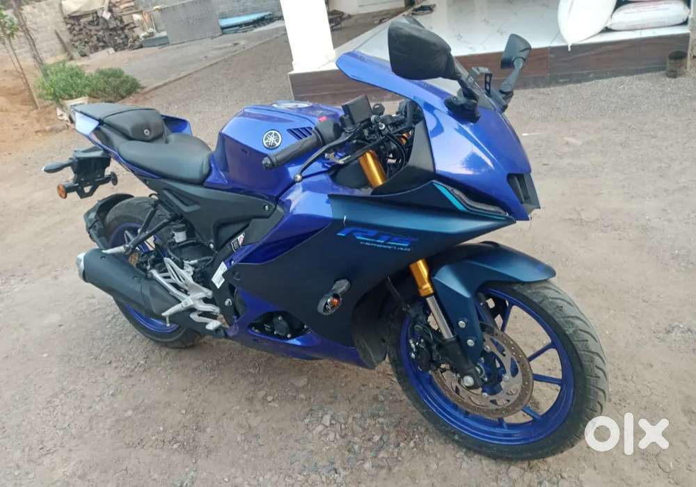 Yahama R15 V4