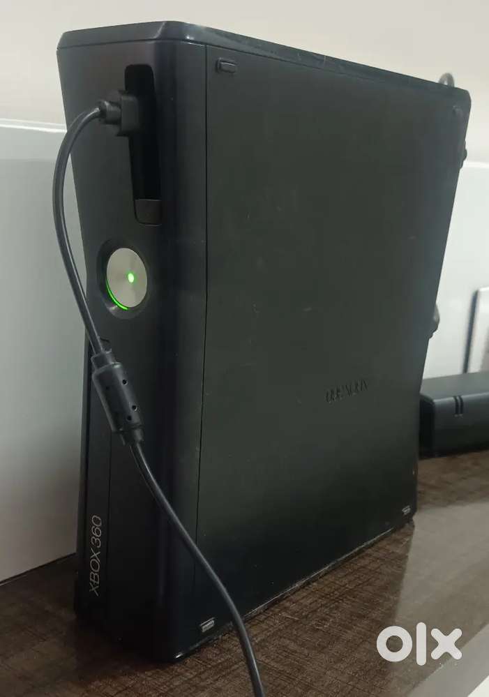 Xbox 360 with gta 5 and 60 games