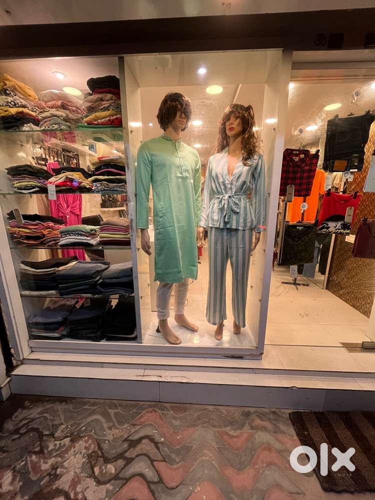 Urgent hiring‼️Female staff wanted for clothing store