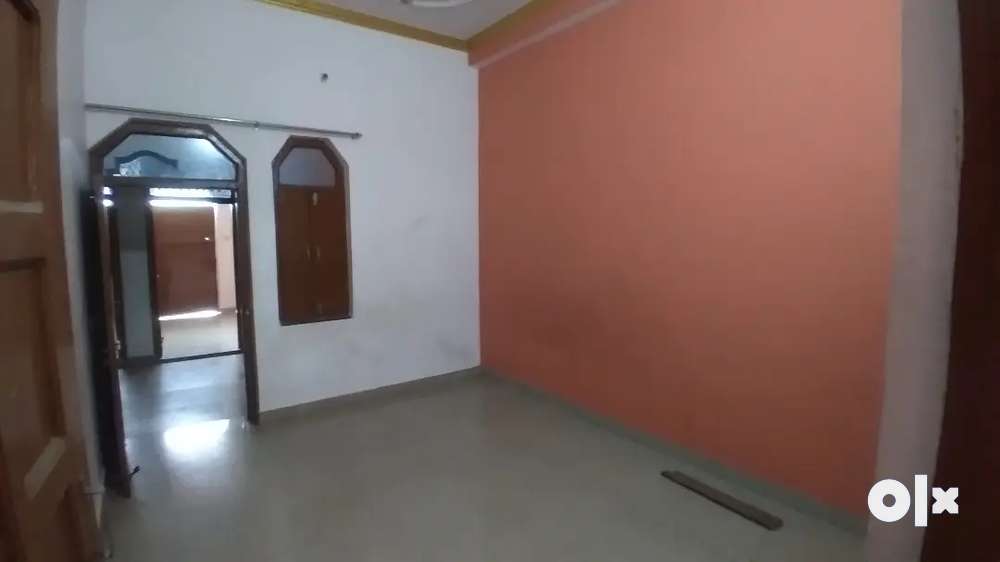 First floor rent par dena hai shastri nagar sultanpur.