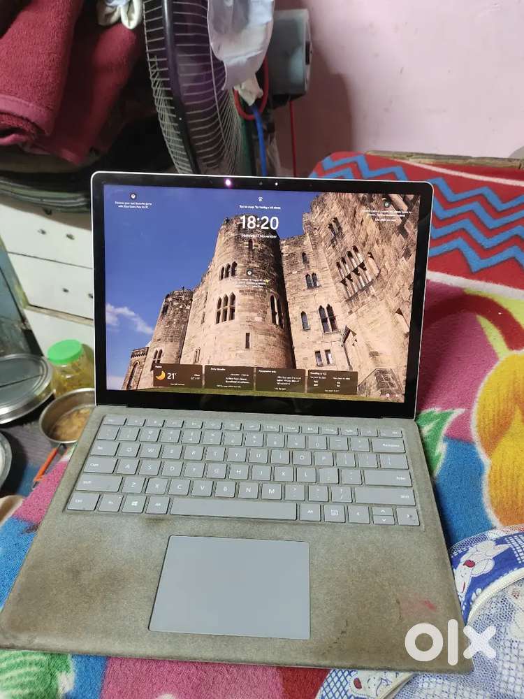 Microsoft Surface 2 – Excellent Condition (16GB RAM / 256GB SSD)