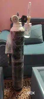 Oxygen cylinder