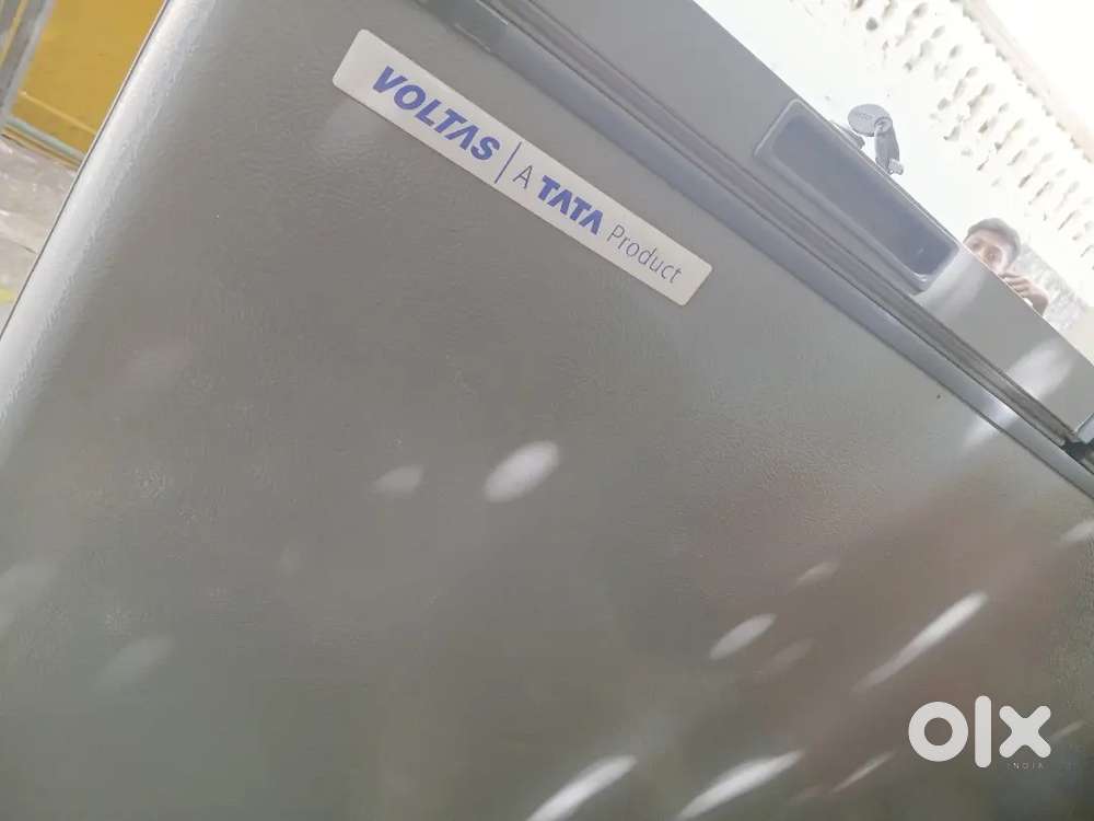 Cool drinks refrigerator
