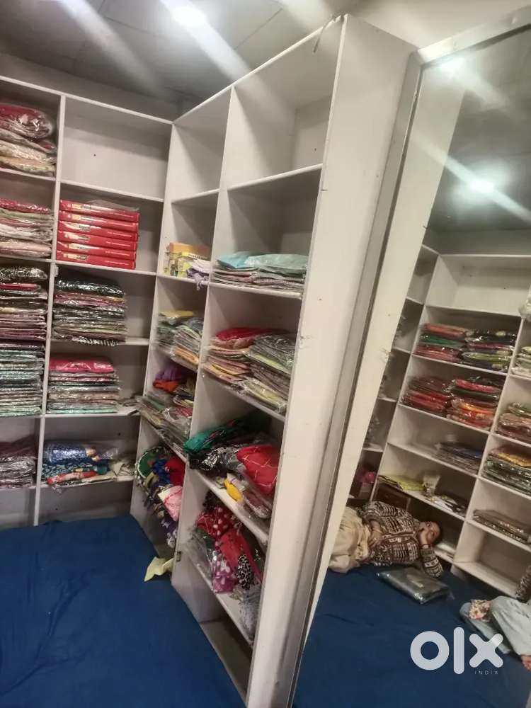 Dukaan ki rake lakadi ki