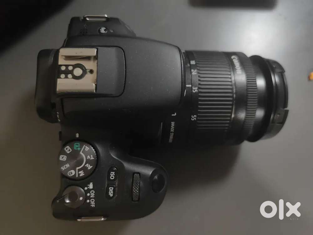 Canon 200D with Kit Lens / Original Battery and Charger