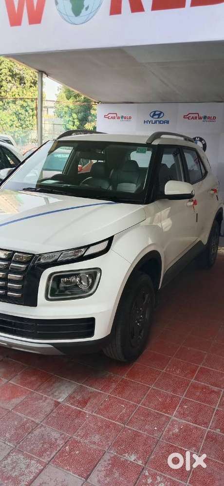 Hyundai Venue 1.2 S (O), 2025, Petrol